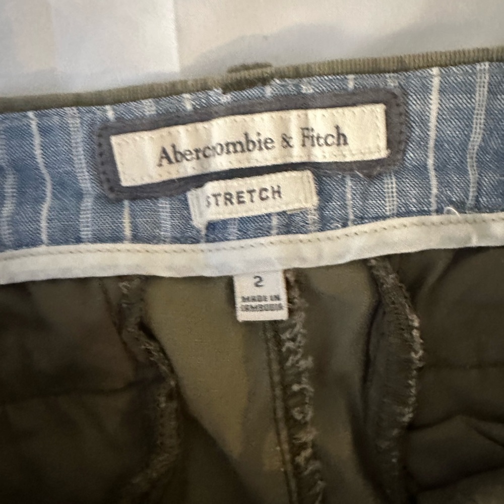 Abercrombie & Fitch Khaki Women's Cargo Shorts - Picture 3 of 10